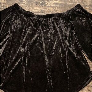 Black velour KAREN KANE off the shoulder top. XL. NWOT